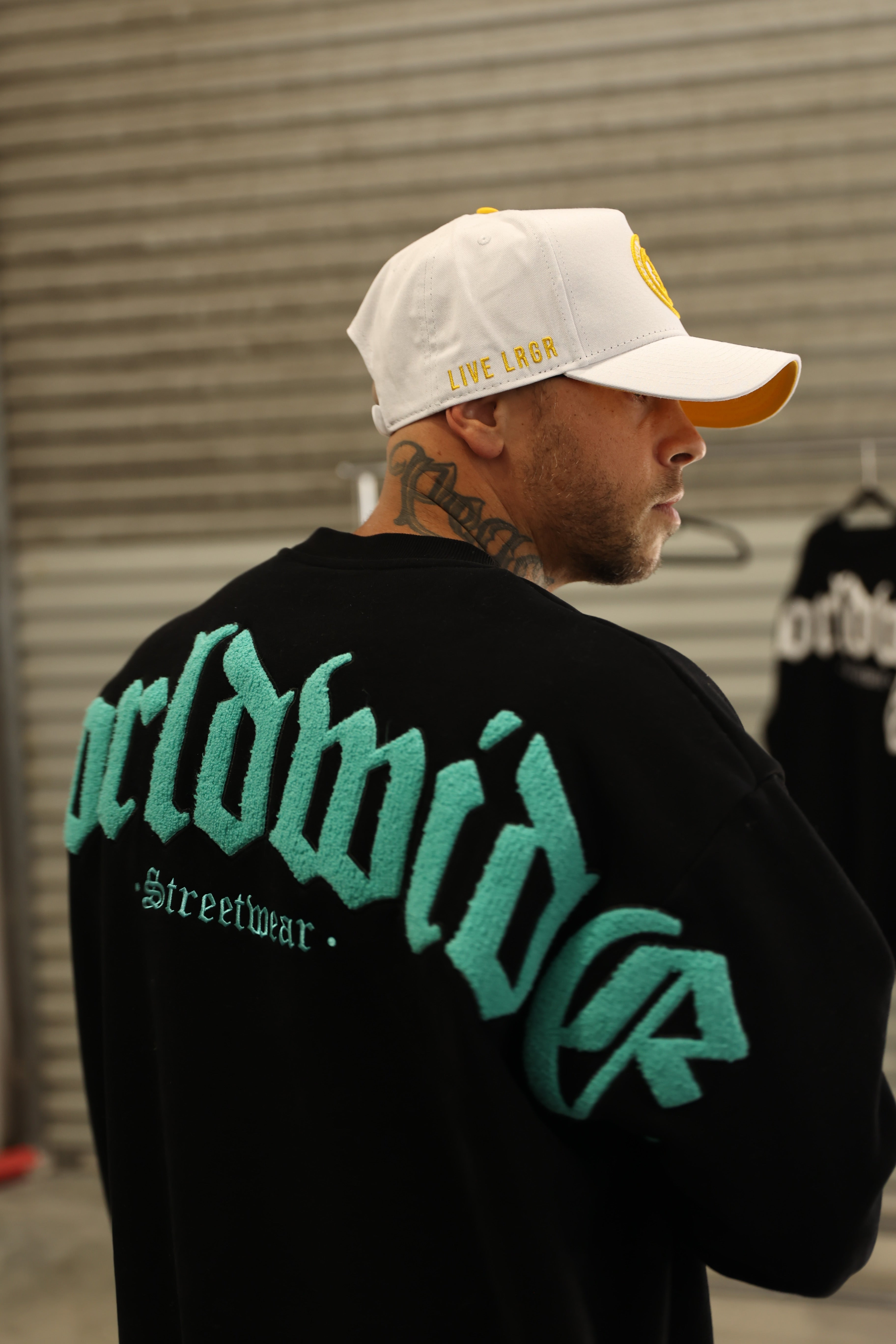 WORLDWIDE - BLACK ON TEAL