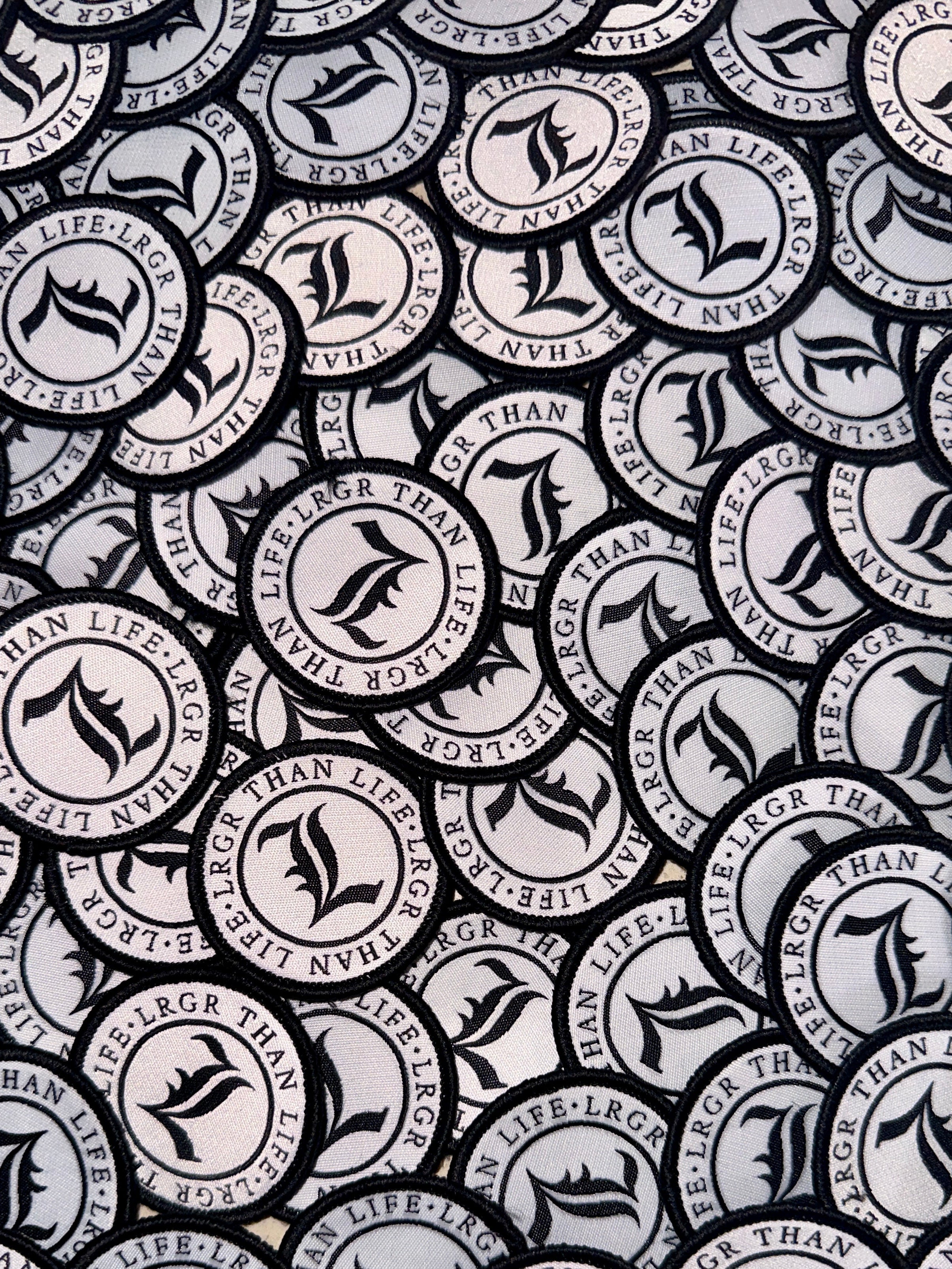 Pattern of circular stickers with a logo and text on a gray background